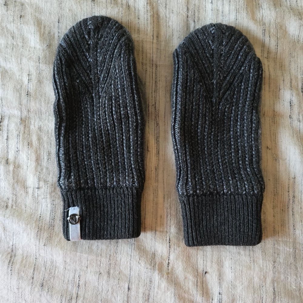 Ivivva Charcoal Knit Mittens